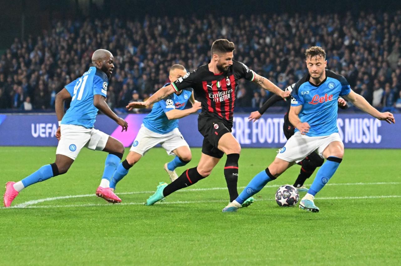 CHUTOGEL - Taktik Menyerang Milan vs Pertahanan Napoli: Siapa Lebih Kuat?